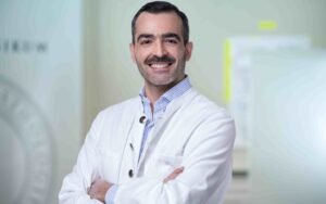 د. بشّار الجمل – أفضل دكتور جلدية عربي في هامبورغ Stephansplatz