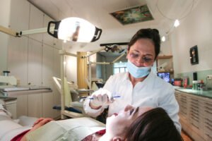 د. ديانا عفانة – طبيبة تقويم أسنان عربية في هامبورغ Winterhude