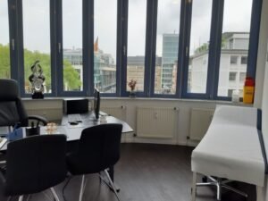 الدكتور فهمي بريشة – طبيب جراحة أعصاب في كولن Mediapark