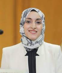 الدكتورة مريم خان – دكتورة أعصاب عربية رائدة في فرانكفورت Praunheim