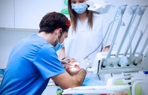 د. شوكت سامو – طبيب أسنان متخصص ذو خبرة عالية في إيسن Westenhellweg