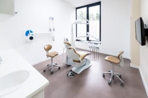 الدكتور ناصر عبد النبي – طبيب أسنان عربي في دوسلدورف