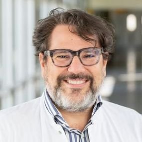 د. إياد خازنادر – طبيب عربي متخصص في أمراض الجهاز الهضمي في برلين Schöneberg