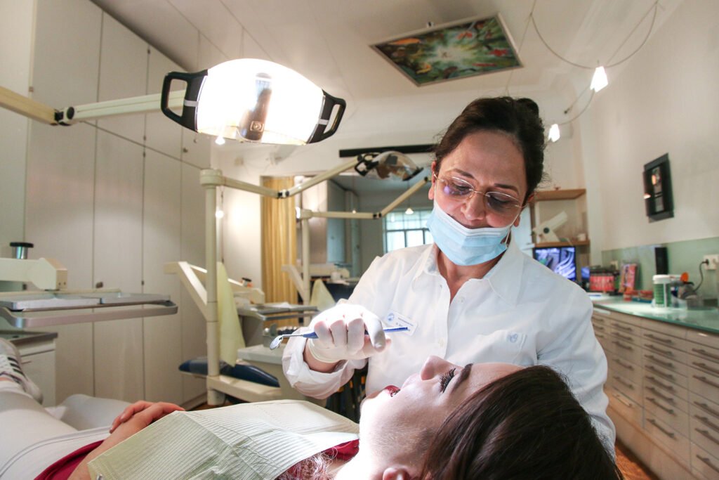 د. ديانا عفانة – طبيبة تقويم أسنان عربية في هامبورغ Winterhude