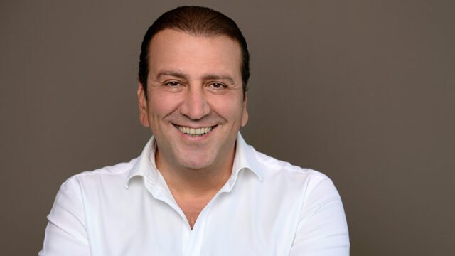 دكتور جورج خوري – دكتور أسنان عربي في هامبورغ لجراحة الوجه والفكين Winterhude