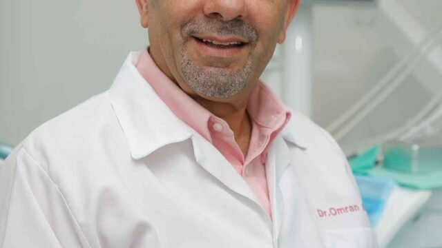 الدكتور حسني خواجه – طبيب أسنان عربي متخصص في زراعة الأسنان في فرانكفورت