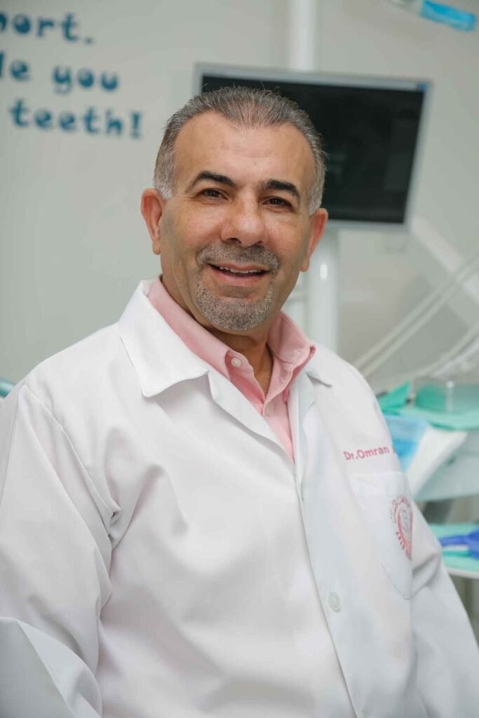 الدكتور حسني خواجه – طبيب أسنان عربي متخصص في زراعة الأسنان في فرانكفورت