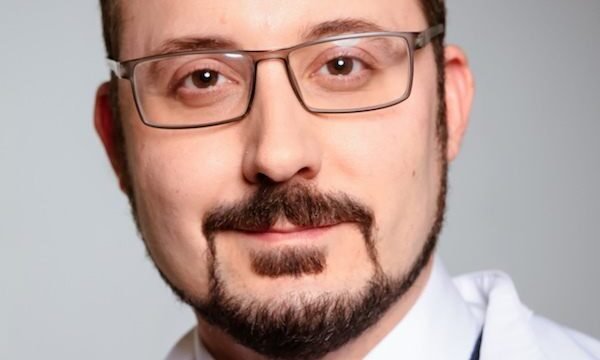 الدكتور كريم حجار – استشاري الأعصاب وخبير السكتة الدماغية في إيسن Stadtmitte Süd