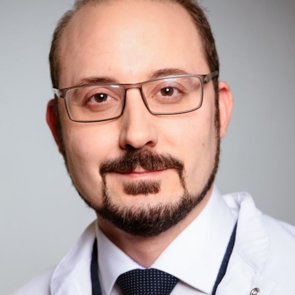 الدكتور كريم حجار – استشاري الأعصاب وخبير السكتة الدماغية في إيسن Stadtmitte Süd