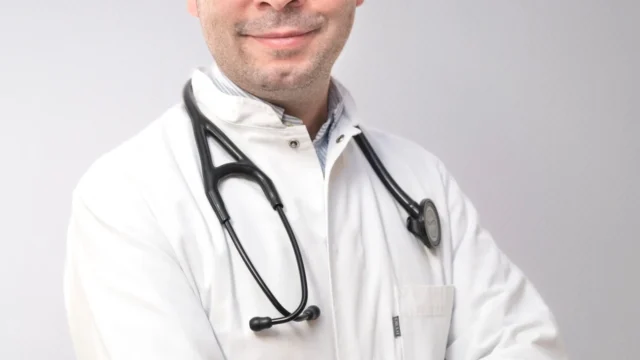 د. أندريه سالمو – طبيب عام عربي متميز في إيسن Stadtmitte