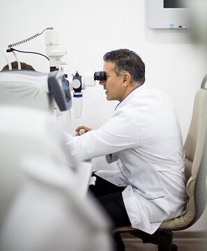 د. إياد الشريف – طبيب عيون عربي في كولن Stammheim