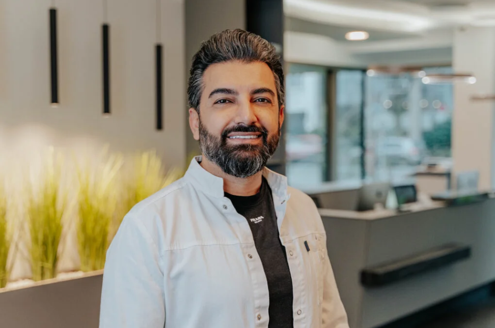 د. طارق الملاط – دكتور عظام وجراحة تجميلية عربي في كولن Nippes