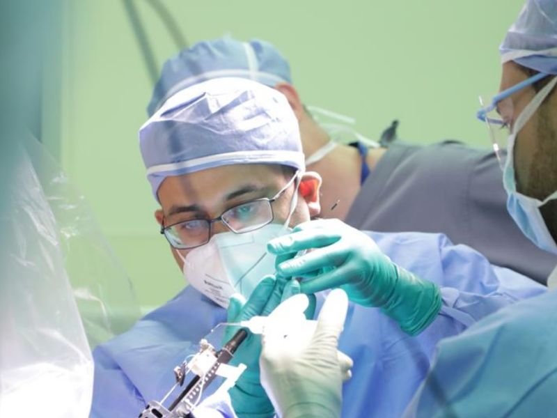 د. عبد الله صحلول – استشاري جراحة الأطفال في إيسن Universitätsklinikum