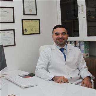 د. فايز عيسى – طبيب أسنان عربي يقدم رعاية متكاملة بالقرب من فرانكفورت