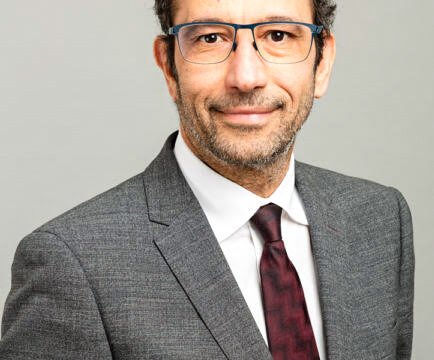 د. أحمد حسن - دكتور نفسي عربي في فوبرتال 