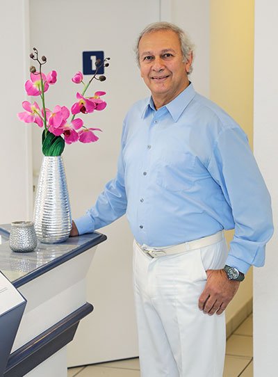 Dr. med. Robert Zaki – دكتور عظمية عربي في دوسلدورف