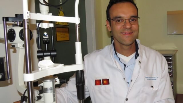 د. رياض خير الدين – دكتور عيون عربي في بوخوم