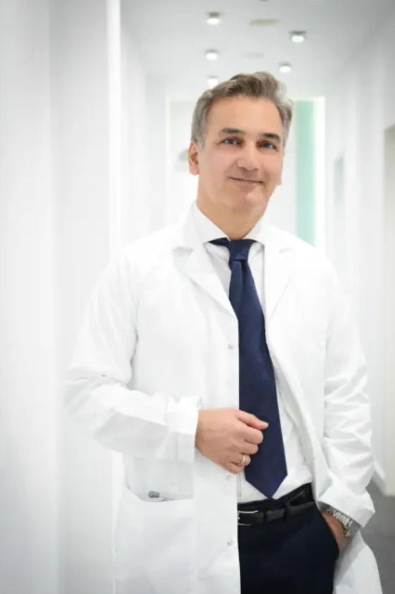 د. فرهاد بابك – طبيب باطنية وقلب عربي في دوسلدورف