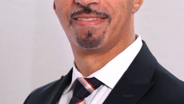 د. نزار الموسوي – دكتور باطنية عربي في دوسلدورف