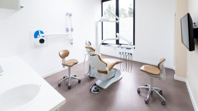 الدكتور ناصر عبد النبي – طبيب أسنان عربي في دوسلدورف