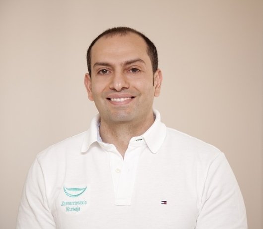 الدكتور هشام خواجة – طبيب أسنان عربي موثوق في دوسلدورف